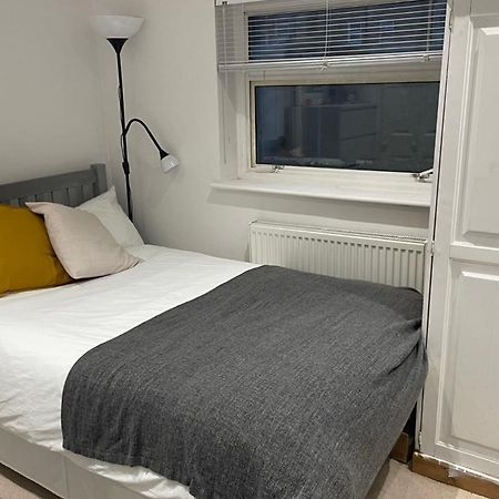 Cozy Private Room Londra Esterno foto